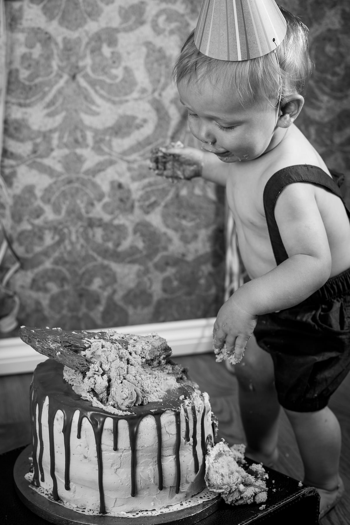 Surrey cake smash photographer 17