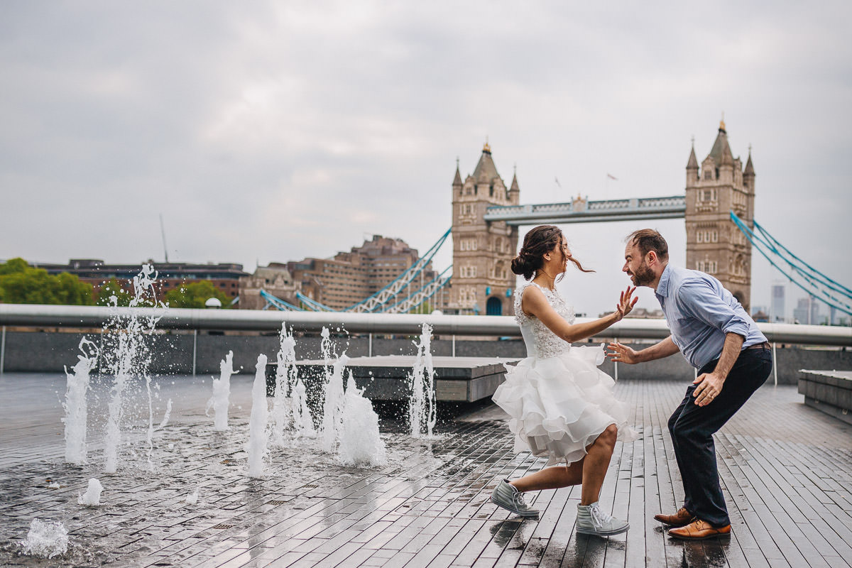 tower bridge london engagement photographer